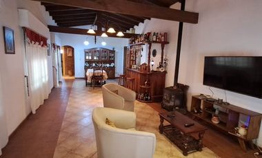 VENTA CASA 4 AMB C/PISCINA Y QUINCHO PASO DEL REY