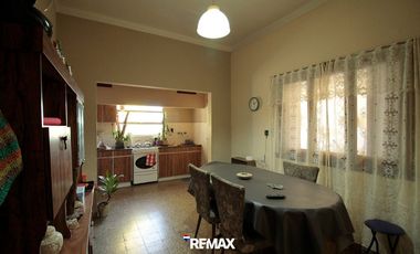 CASA EN VENTA DE 4 DORMITORIOS EN PH