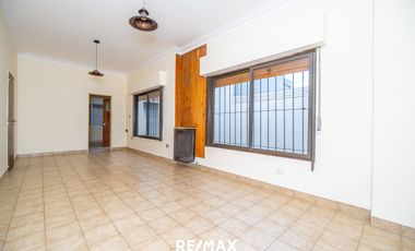 VENTA CASA CARONTI 700 ESPECTACULAR UBICACIÓN