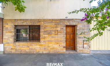 VENTA CASA CARONTI 700 ESPECTACULAR UBICACIÓN