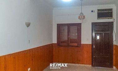 CASA EN VENTA FRENTE A LA CANCHA DE VILLA MITRE
