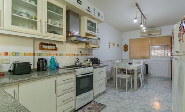 VENTA CHALET 5 AMB CON JARDIN SAN MARTIN CENTRO