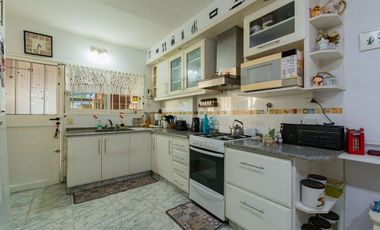 VENTA CHALET 5 AMB CON JARDIN SAN MARTIN CENTRO