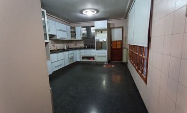 ALQUILER CASA 3 DORM - CENTRO DE PLOTTIER