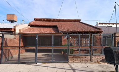ALQUILER CASA 3 DORM - CENTRO DE PLOTTIER