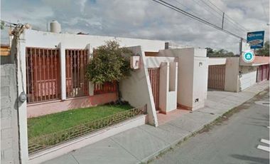 Venta de Casa en calle Matamoros en  Matehuala S.L.P., a unos pasos de Mercado Soriana.