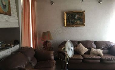 Venta de Casa en calle Matamoros en  Matehuala S.L.P., a unos pasos de Mercado Soriana.