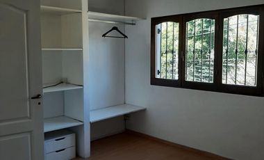 Casa en alquiler , en  La Lucila , 5 ambientes , excelente estado , ubicación privilegiada.
