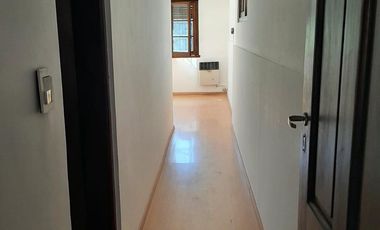 Casa en alquiler , en  La Lucila , 5 ambientes , excelente estado , ubicación privilegiada.