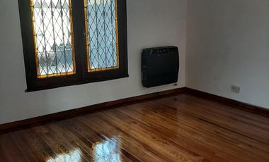 Casa en alquiler , en  La Lucila , 5 ambientes , excelente estado , ubicación privilegiada.