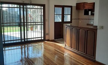 Casa en alquiler , en  La Lucila , 5 ambientes , excelente estado , ubicación privilegiada.