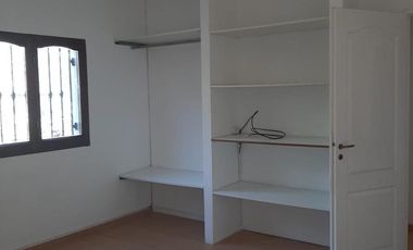 Casa en alquiler , en  La Lucila , 5 ambientes , excelente estado , ubicación privilegiada.