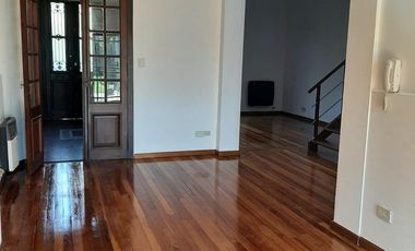 Casa en alquiler , en  La Lucila , 5 ambientes , excelente estado , ubicación privilegiada.