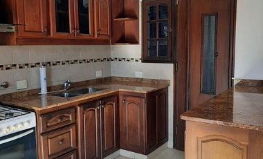 Casa en alquiler , en  La Lucila , 5 ambientes , excelente estado , ubicación privilegiada.