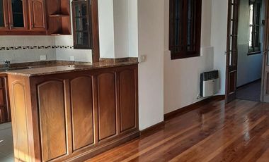 Casa en alquiler , en  La Lucila , 5 ambientes , excelente estado , ubicación privilegiada.