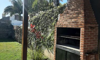Casa en alquiler , en  La Lucila , 5 ambientes , excelente estado , ubicación privilegiada.