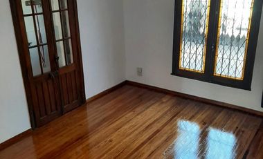 Casa en alquiler , en  La Lucila , 5 ambientes , excelente estado , ubicación privilegiada.