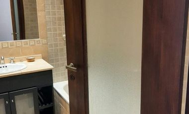Casa en alquiler , en  La Lucila , 5 ambientes , excelente estado , ubicación privilegiada.