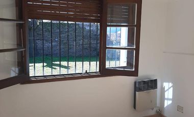 Casa en alquiler , en  La Lucila , 5 ambientes , excelente estado , ubicación privilegiada.