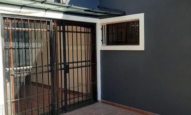 Casa en alquiler , en  La Lucila , 5 ambientes , excelente estado , ubicación privilegiada.
