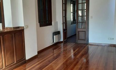 Casa en alquiler , en  La Lucila , 5 ambientes , excelente estado , ubicación privilegiada.