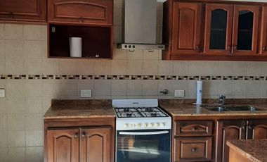 Casa en alquiler , en  La Lucila , 5 ambientes , excelente estado , ubicación privilegiada.