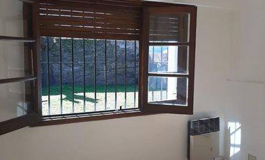 Casa en alquiler , en  La Lucila , 5 ambientes , excelente estado , ubicación privilegiada.