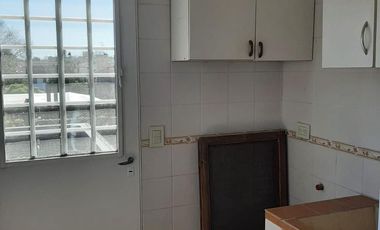 Casa en alquiler , en  La Lucila , 5 ambientes , excelente estado , ubicación privilegiada.