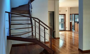Casa en alquiler , en  La Lucila , 5 ambientes , excelente estado , ubicación privilegiada.