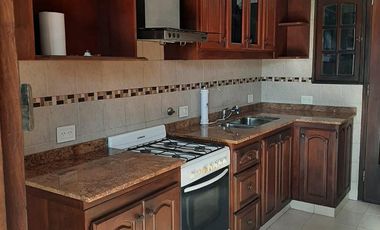 Casa en alquiler , en  La Lucila , 5 ambientes , excelente estado , ubicación privilegiada.
