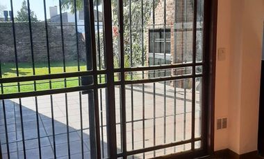Casa en alquiler , en  La Lucila , 5 ambientes , excelente estado , ubicación privilegiada.