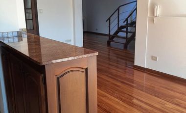 Casa en alquiler , en  La Lucila , 5 ambientes , excelente estado , ubicación privilegiada.