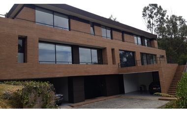 CASA MODERNA 687M2 CON ASCENSOR LOTE 9.859M2 PORTAL DE FUSCA CHA