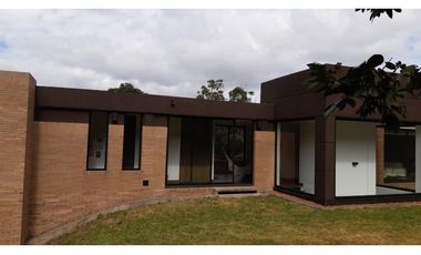 CASA MODERNA 687M2 CON ASCENSOR LOTE 9.859M2 PORTAL DE FUSCA CHA