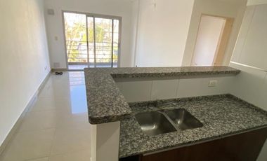 DEPARTAMENTO 2 AMBIENTES EN ALQUILER EN VARELA CENTRO CON COCHERA