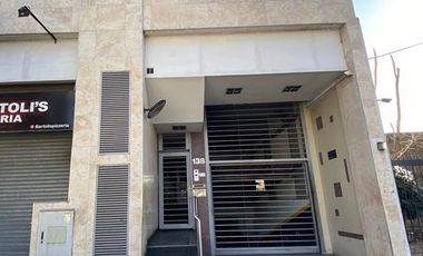 DEPARTAMENTO 2 AMBIENTES EN ALQUILER EN VARELA CENTRO CON COCHERA