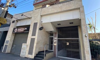 DEPARTAMENTO 2 AMBIENTES EN ALQUILER EN VARELA CENTRO CON COCHERA