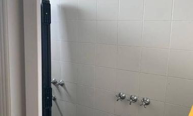 Excelente galpón en alquiler con muy buena altura en predio con seguridad!