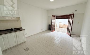 Casa alquiler Santa Genoveva, 2 dormitorios, 2 baños, jardín y cochera