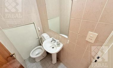 Casa alquiler Santa Genoveva, 2 dormitorios, 2 baños, jardín y cochera