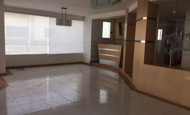 COSTA DE ORO, Casa en RENTA de 3 recamaras en esquina