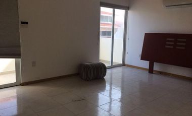 COSTA DE ORO, Casa en RENTA de 3 recamaras en esquina