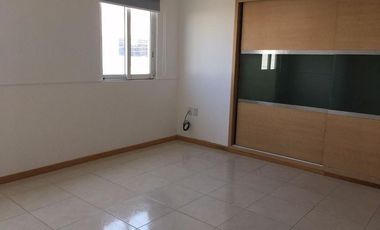 COSTA DE ORO, Casa en RENTA de 3 recamaras en esquina