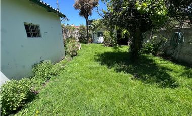 CHALET DE 5 AMBIENTES DESARROLLADO EN 2 PLANTAS, ZONA CONSTITUCION