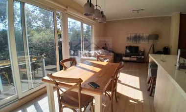 ARRIENDO CASA ESTILO TOWNHOUSE EN CONDOMINIO AMOBLADA