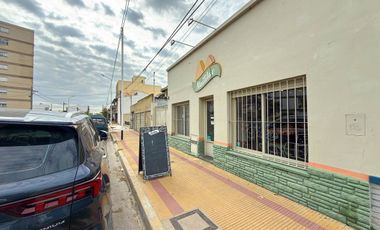 LOCAL CON OFICINAS Y 2 GALPONES SEMICENTRO TANDIL