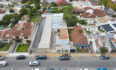 LOCAL CON OFICINAS Y 2 GALPONES SEMICENTRO TANDIL