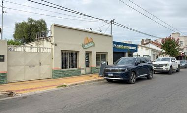 LOCAL CON OFICINAS Y 2 GALPONES SEMICENTRO TANDIL