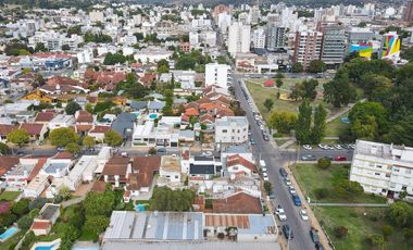 LOCAL CON OFICINAS Y 2 GALPONES SEMICENTRO TANDIL