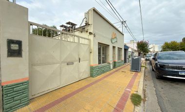 LOCAL CON OFICINAS Y 2 GALPONES SEMICENTRO TANDIL